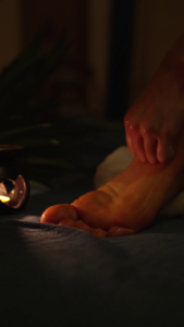 massage chân bấm huyệt